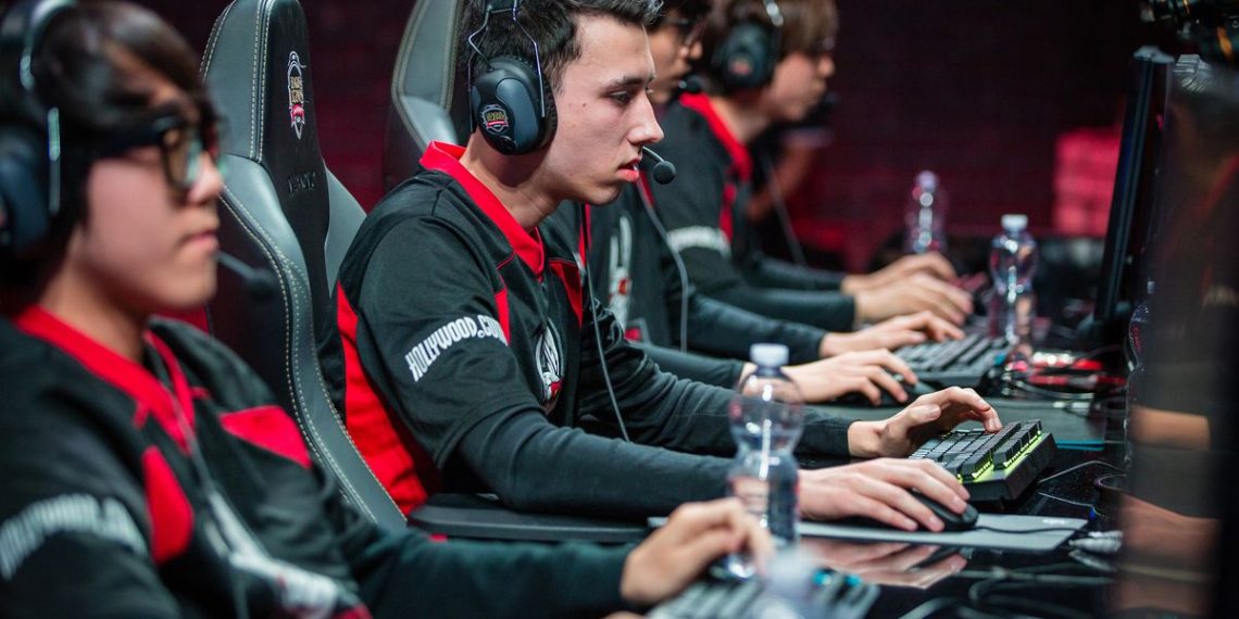 How Much Do Pro League Of Legends Players Make Per Year 2022 how-much-do-pro-league-of-legends-players-make-per-year-2022